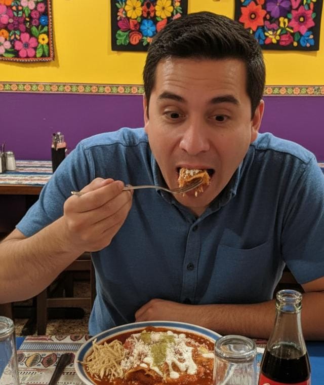 HOMBRE DISFRUTANDO UNAS ENCHILADAS HOMBRE DISFRUTANDO UNAS ENCHILADAS