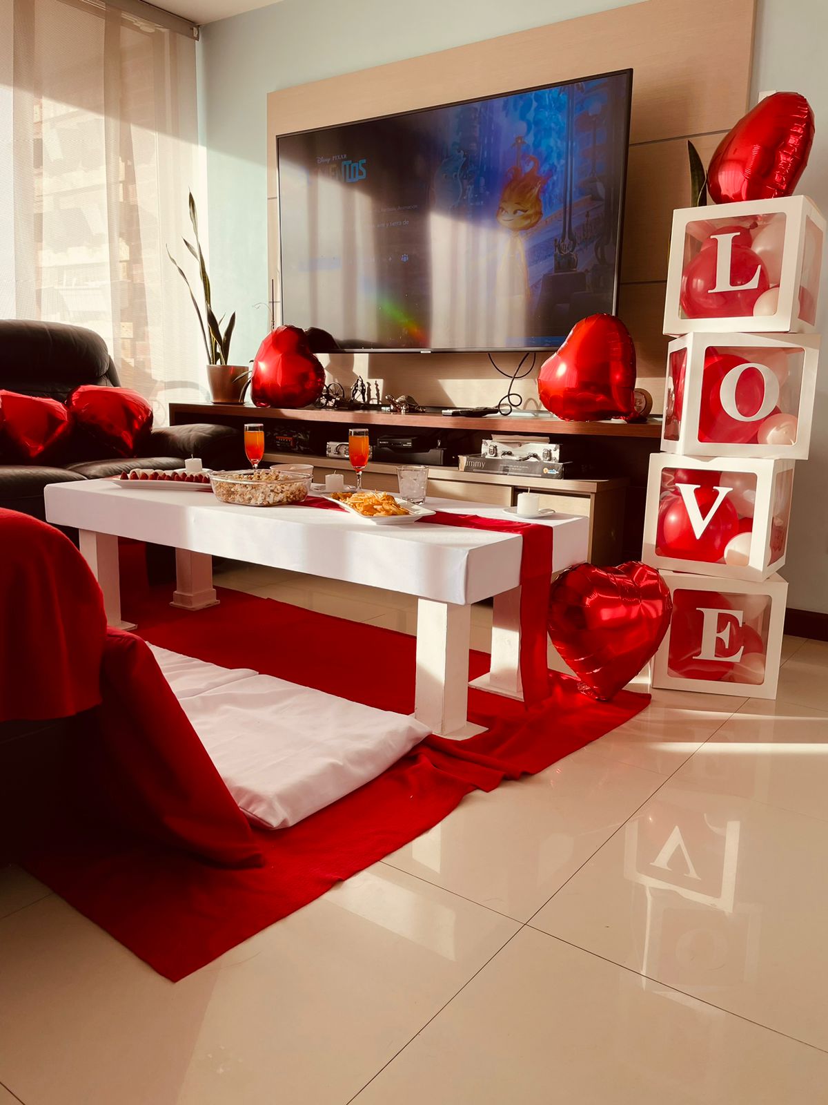 Mesa Baja Rectangular
Tapizada Colores 40.000
6 Cojines 30.0000
4 Tiras de Manta 15.000
Precio Combo
$80.000 Alquiler
Manejamos Variedad De Colores