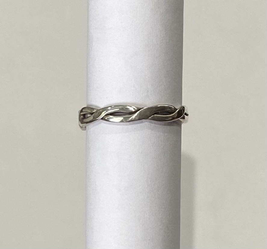Intertwined Ring EM123
Sterling Silver
Size 6
$25.
