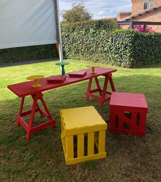 Mesa Caballete Grande Rojo
2.15Cmx82Cm Alto
$ 60.000