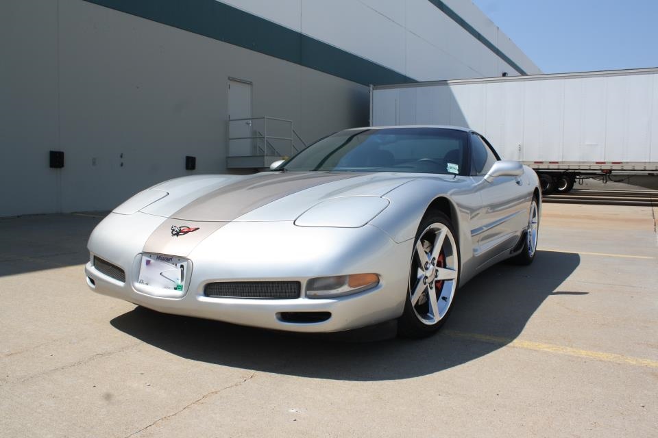 https://0201.nccdn.net/1_2/000/000/0a9/a15/silver-corvette.jpg