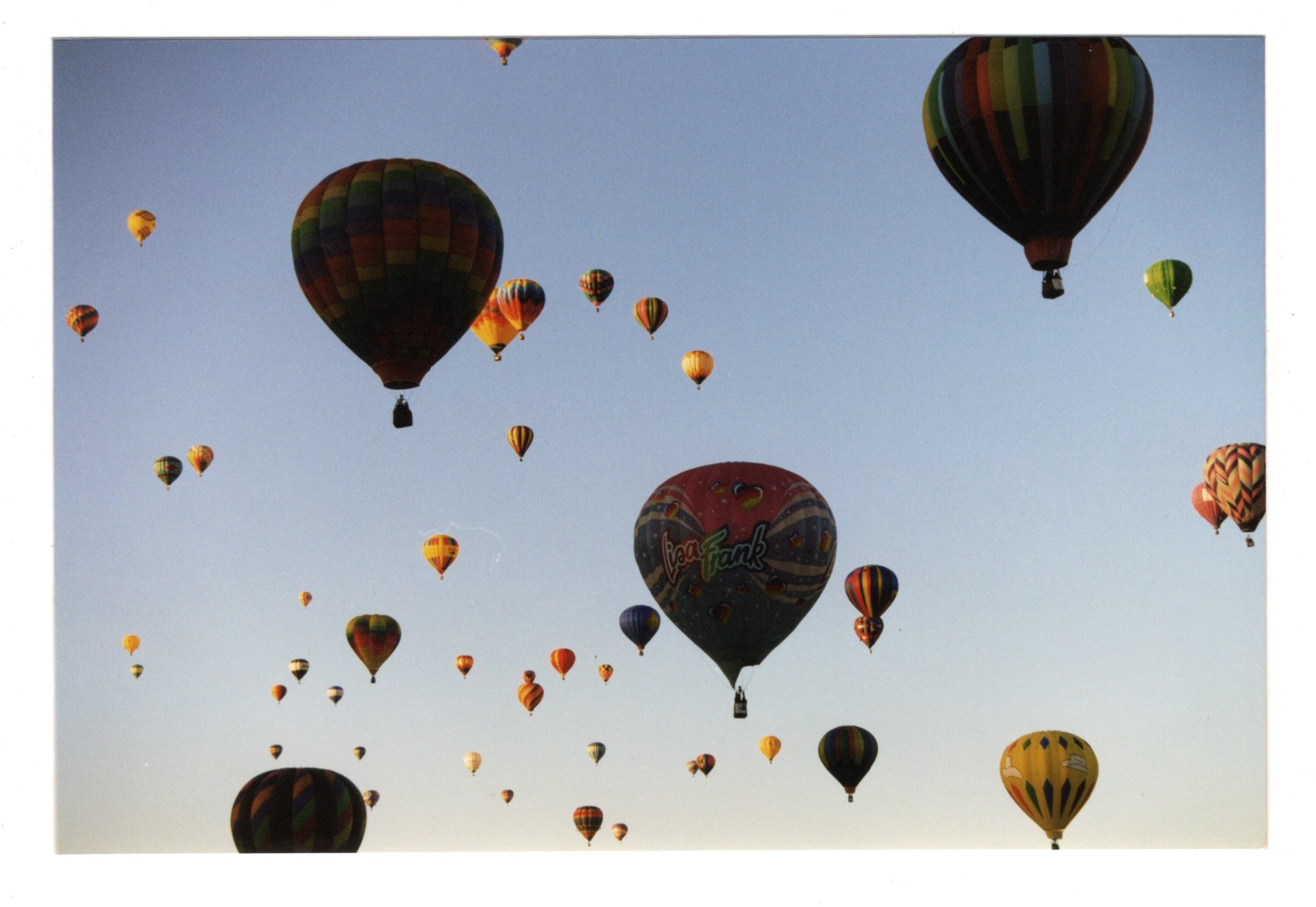 https://0201.nccdn.net/1_2/000/000/0a9/b39/hot-air-balloons--36--1932x1331.jpg