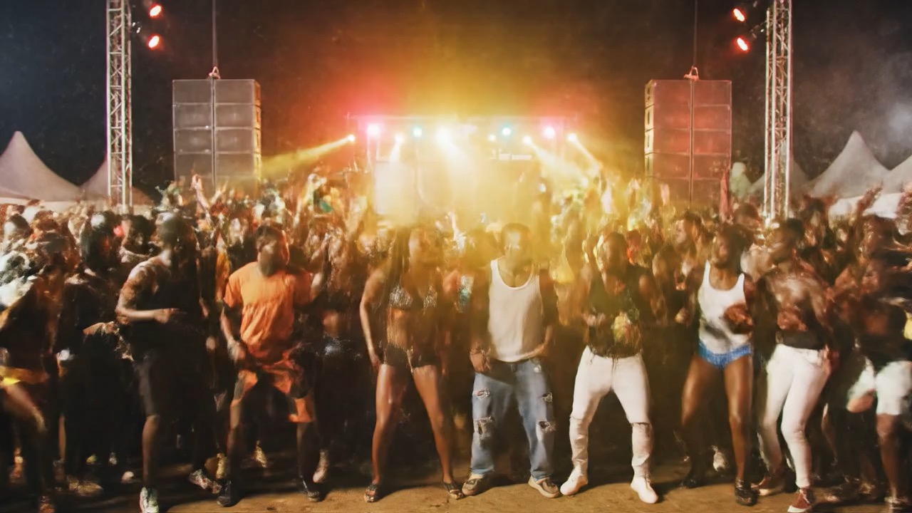 https://0201.nccdn.net/1_2/000/000/0a9/b49/firefly-crowd-at-a-jamaican-dancehall-party-794457_2025-12-30_18.jpeg