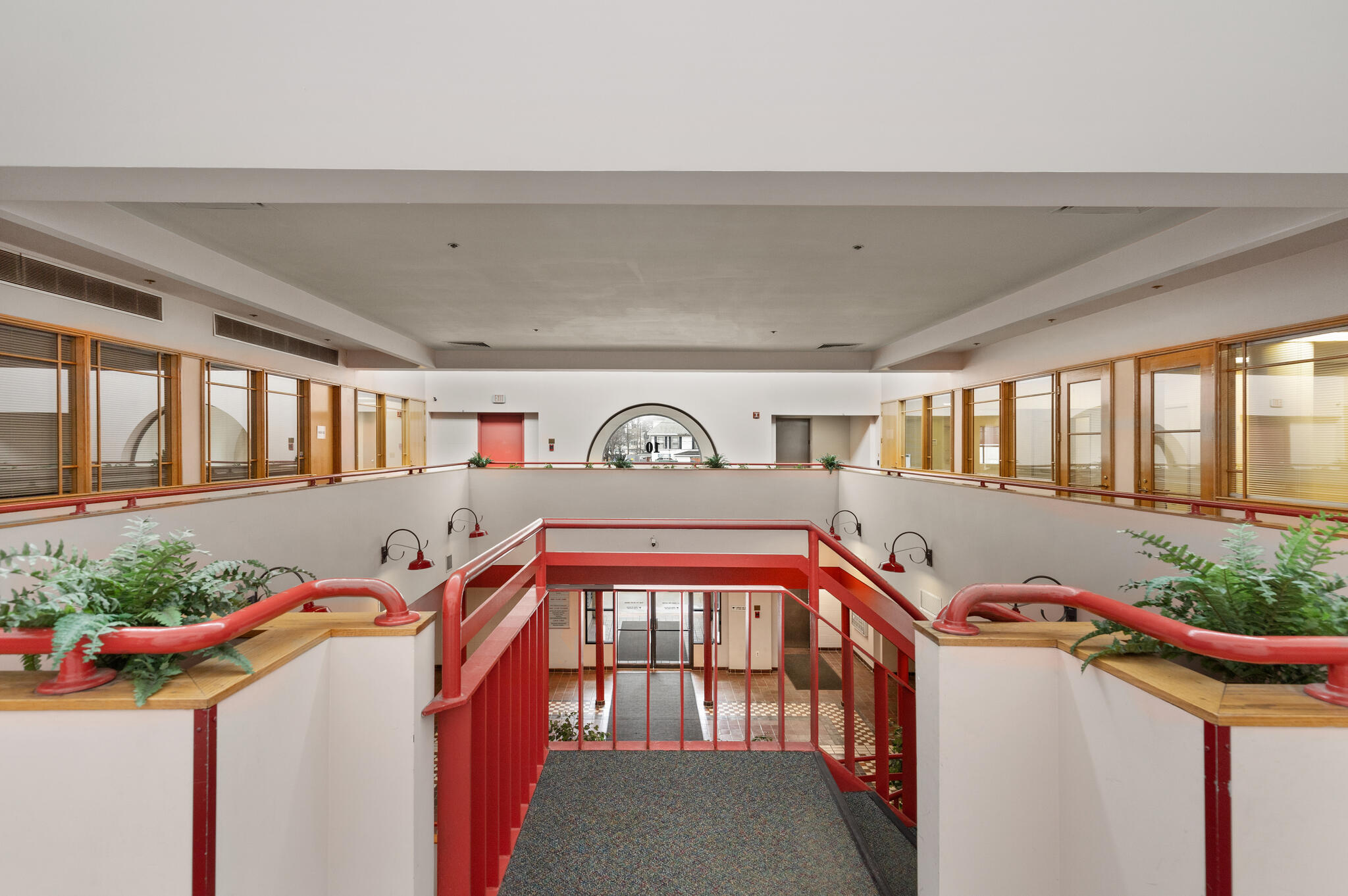 https://0201.nccdn.net/1_2/000/000/0aa/05b/10-elm-st-danvers-ma-01923-usa-004-003-foyer4-mls_size.jpg