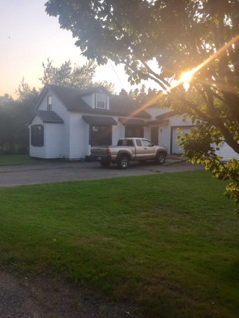 Building Exterior 
Photo 1