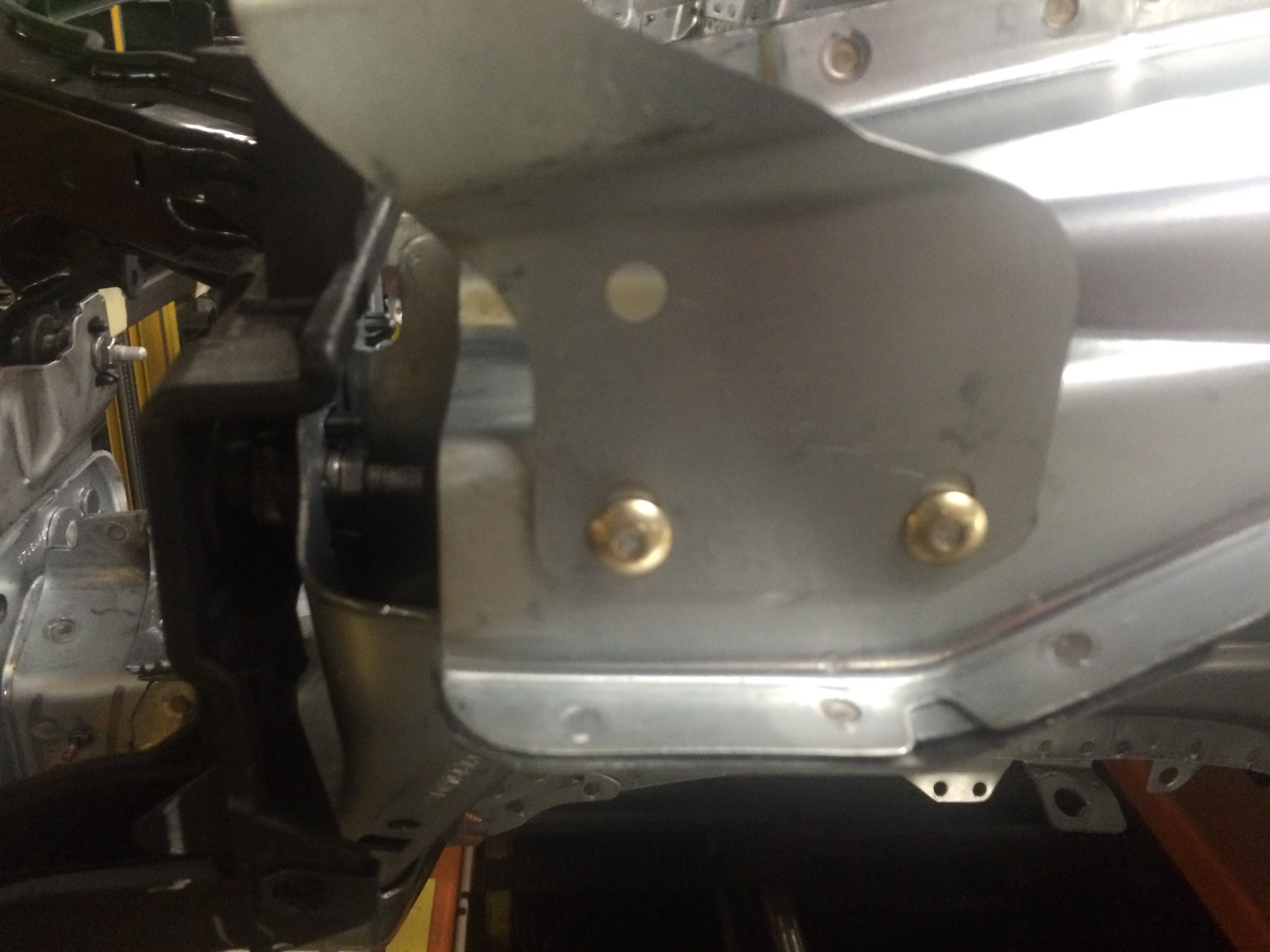 Ensamble de estructura y componentes automotrices