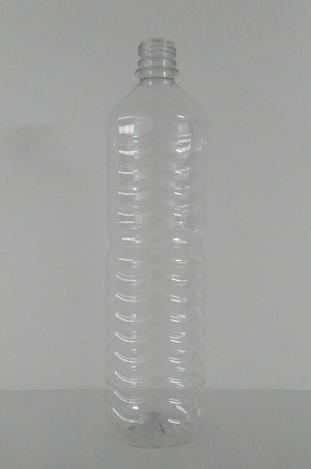 Botella  Anillada 
MEDIDA: 1000ml. 
COLOR: Cristal