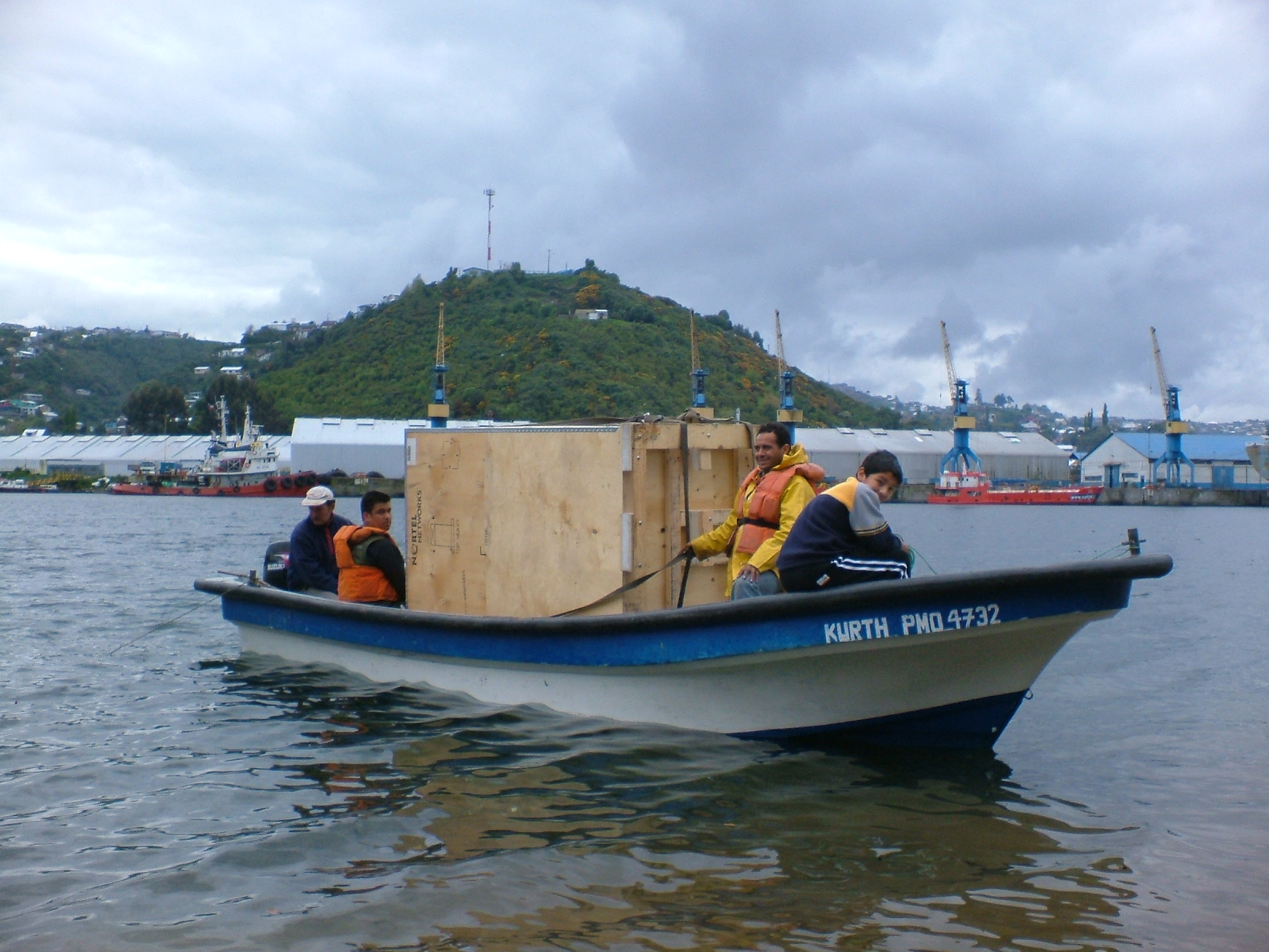Cruzando Equipamiento a Isla Tenglo - Puerto Montt