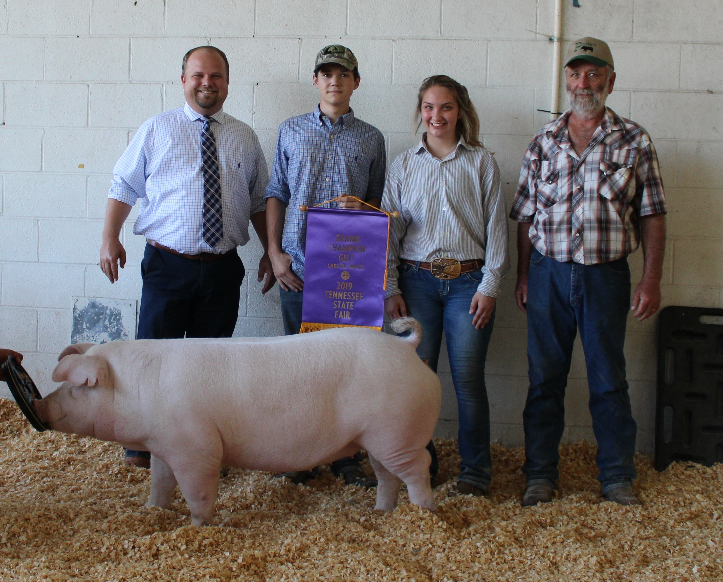 Gracee Woods & Matt Roach
2019 Tennessee State Fair
Champion Chester White Gilt