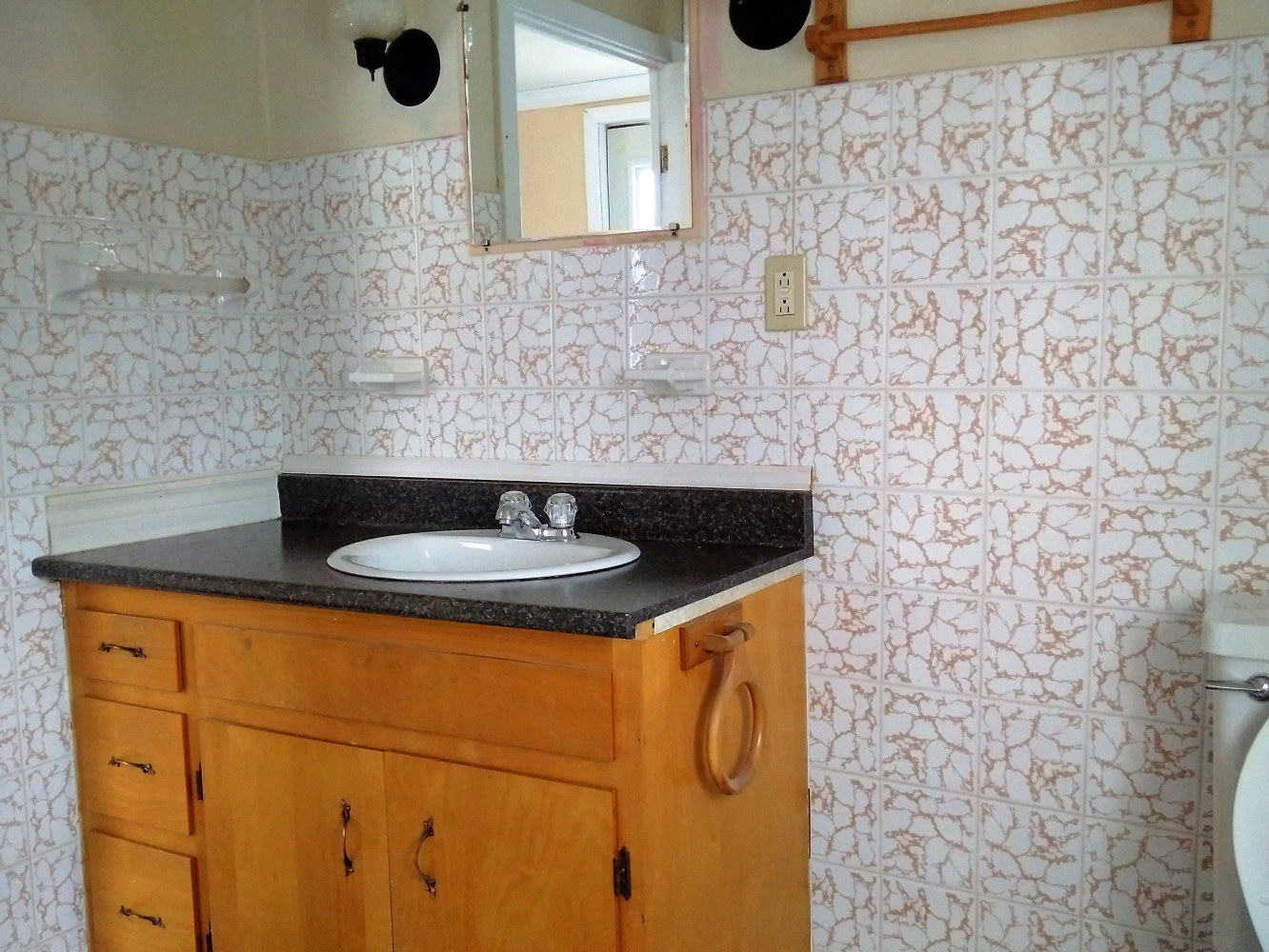 510 Milford #2 Bathroom