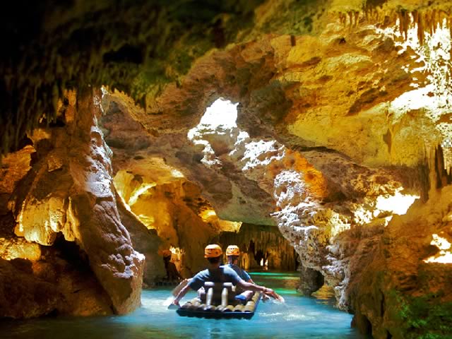 DIRIGE UNA BALSA POR CANALES SUBTERRANEOS