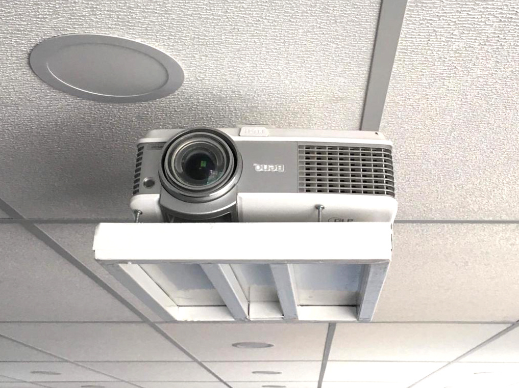 Proyector con conexion VGA
con control remoto   