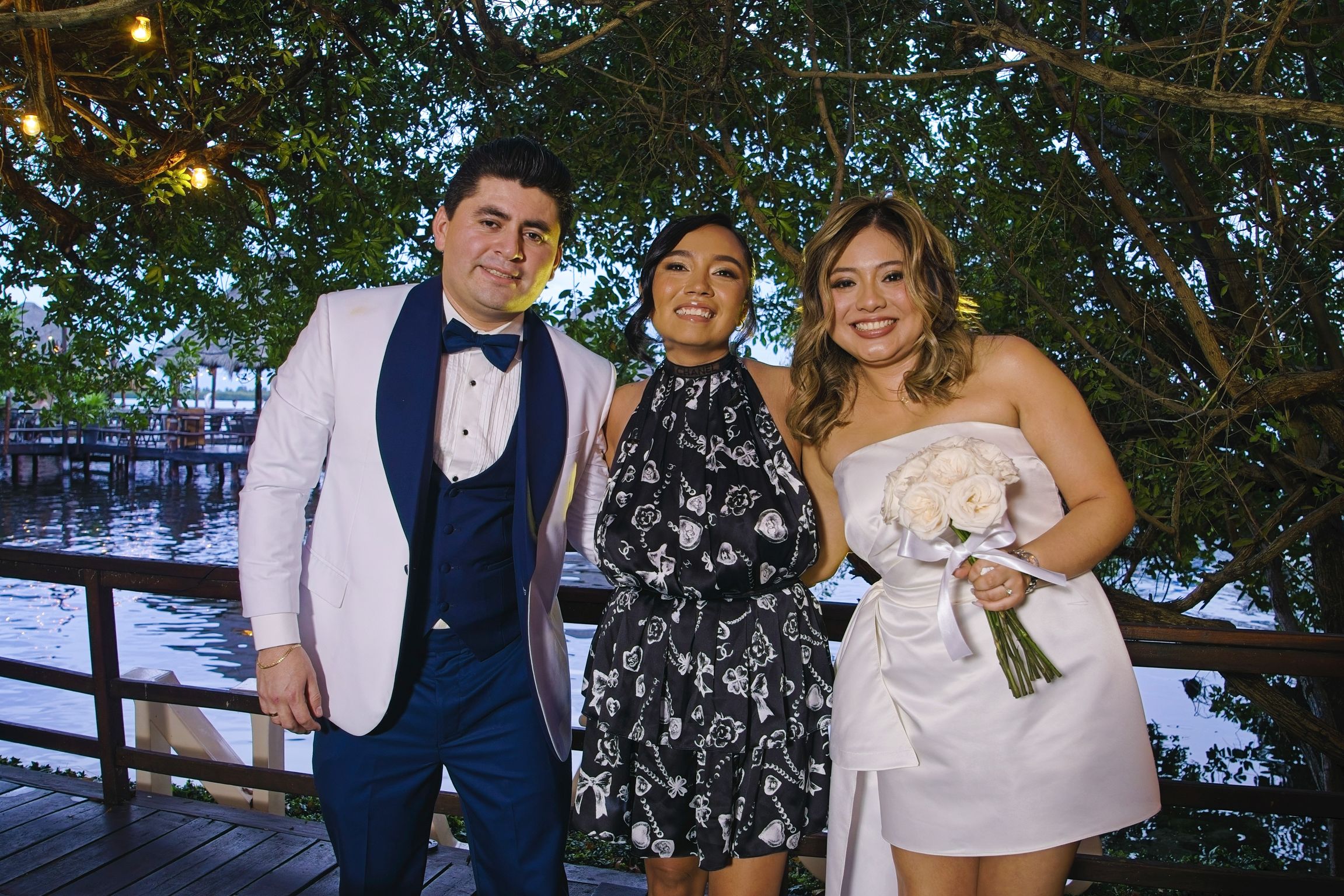 https://0201.nccdn.net/1_2/000/000/0ad/276/luxartifices-wedding-navios-cancun-bride-and-groom-sunset022.jpg