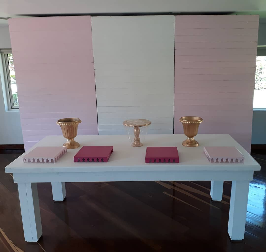 Mesa Rectangular grande
color blanco 2.20mx1m
Precio de Alquiler 90.000 $