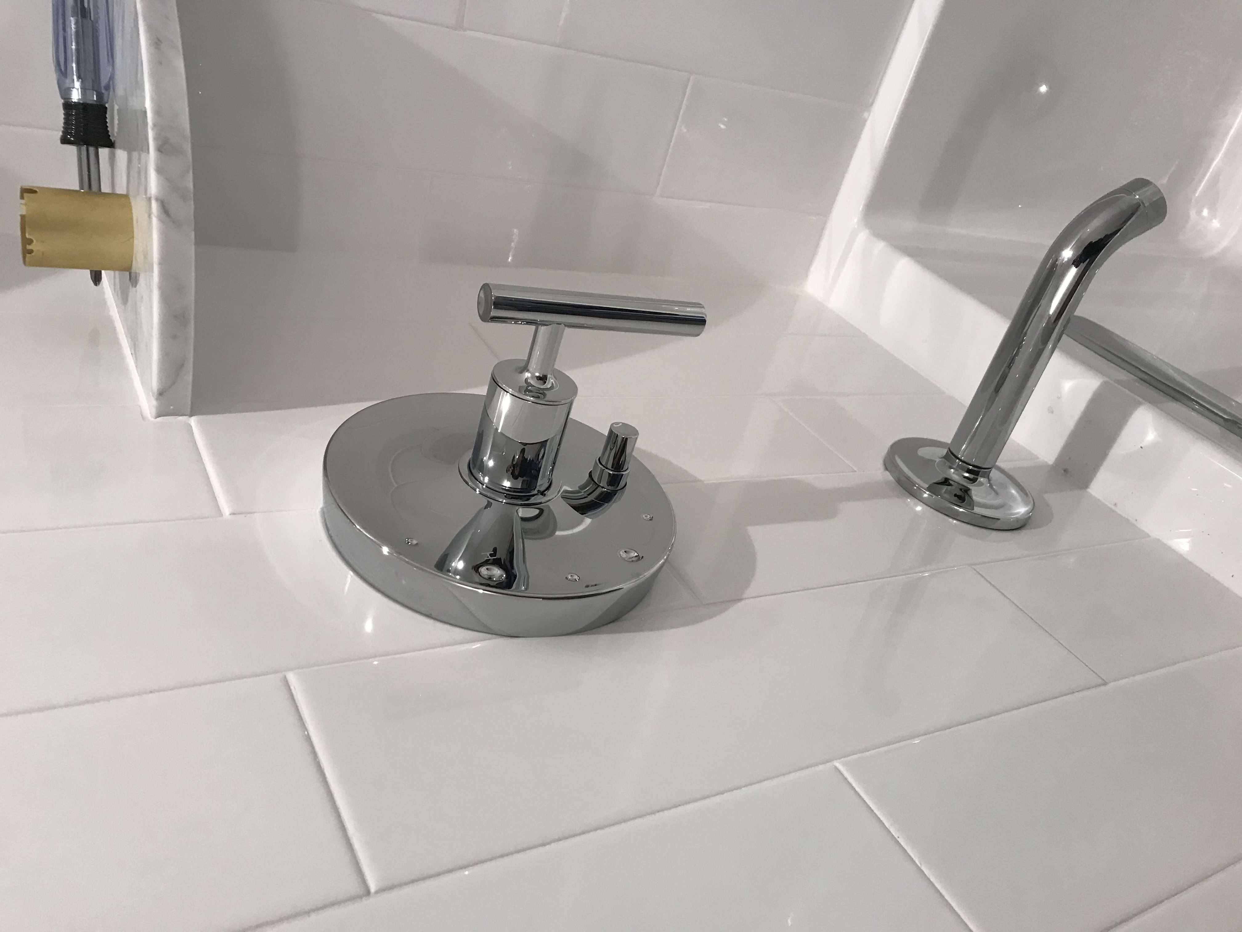 https://0201.nccdn.net/1_2/000/000/0ad/722/tub_faucet.jpeg
