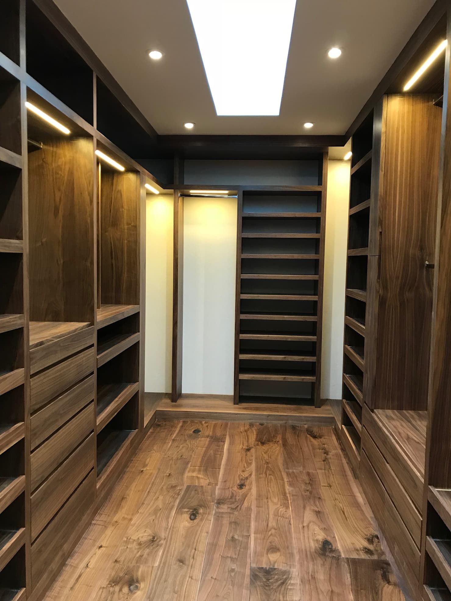 https://0201.nccdn.net/1_2/000/000/0ad/d4b/vestidor-principal-homify.jpg