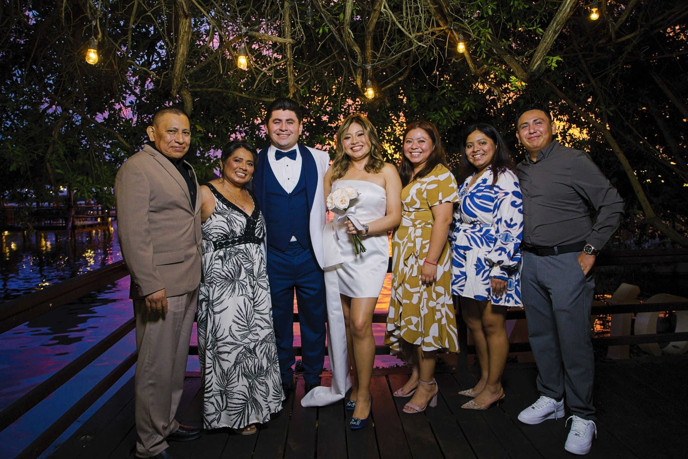 https://0201.nccdn.net/1_2/000/000/0ad/ea7/luxartifices-wedding-navios-cancun-bride-and-groom-sunset056.jpg
