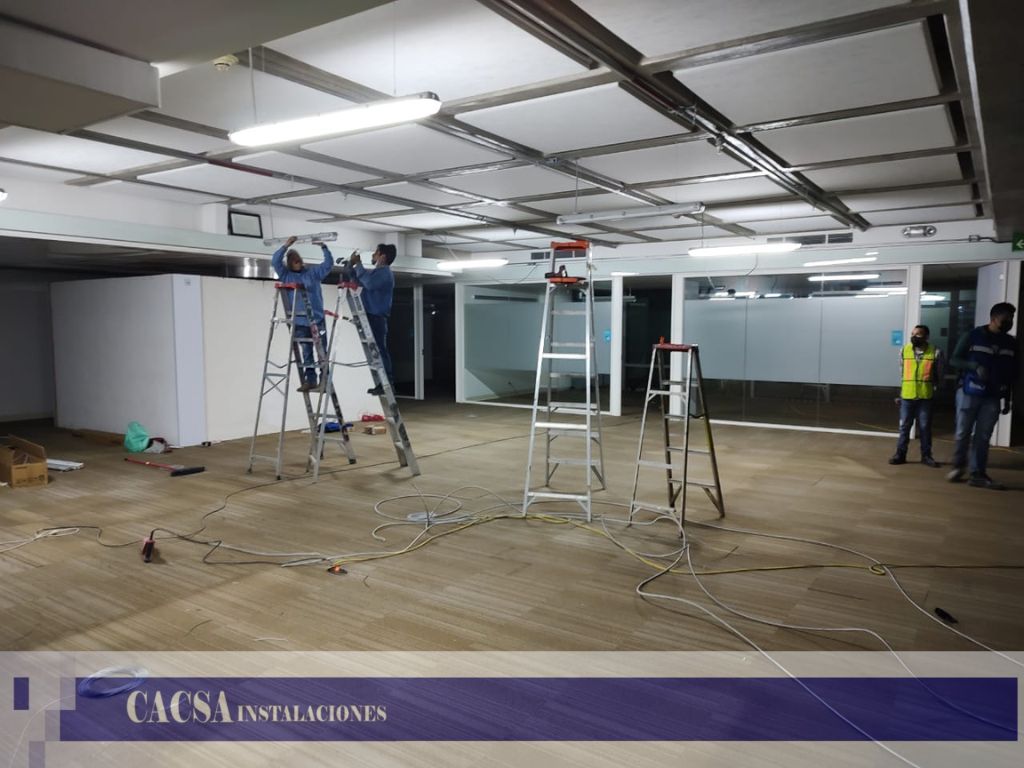 Instalación de alumbrado en Corporativo Dos Patios, Polanco.