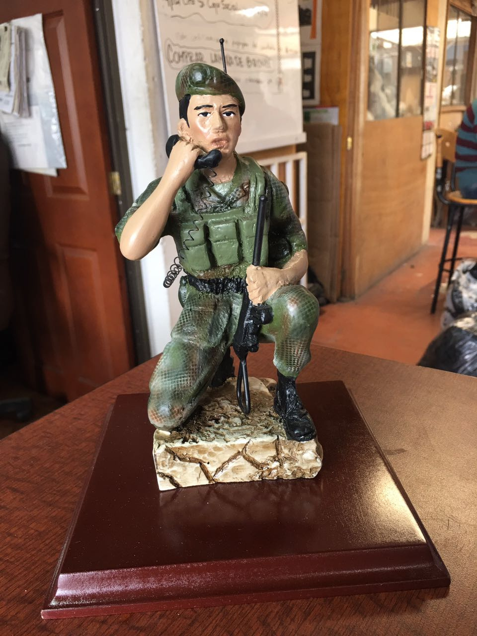 Escultura en resina a color