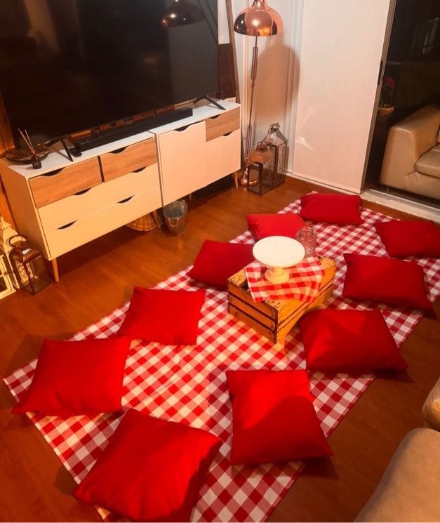 1 mantel de 3x1.50 metros
- 10 cojines para mayor comodidad
- 1 mesa guacal con mini mantel
$130.000