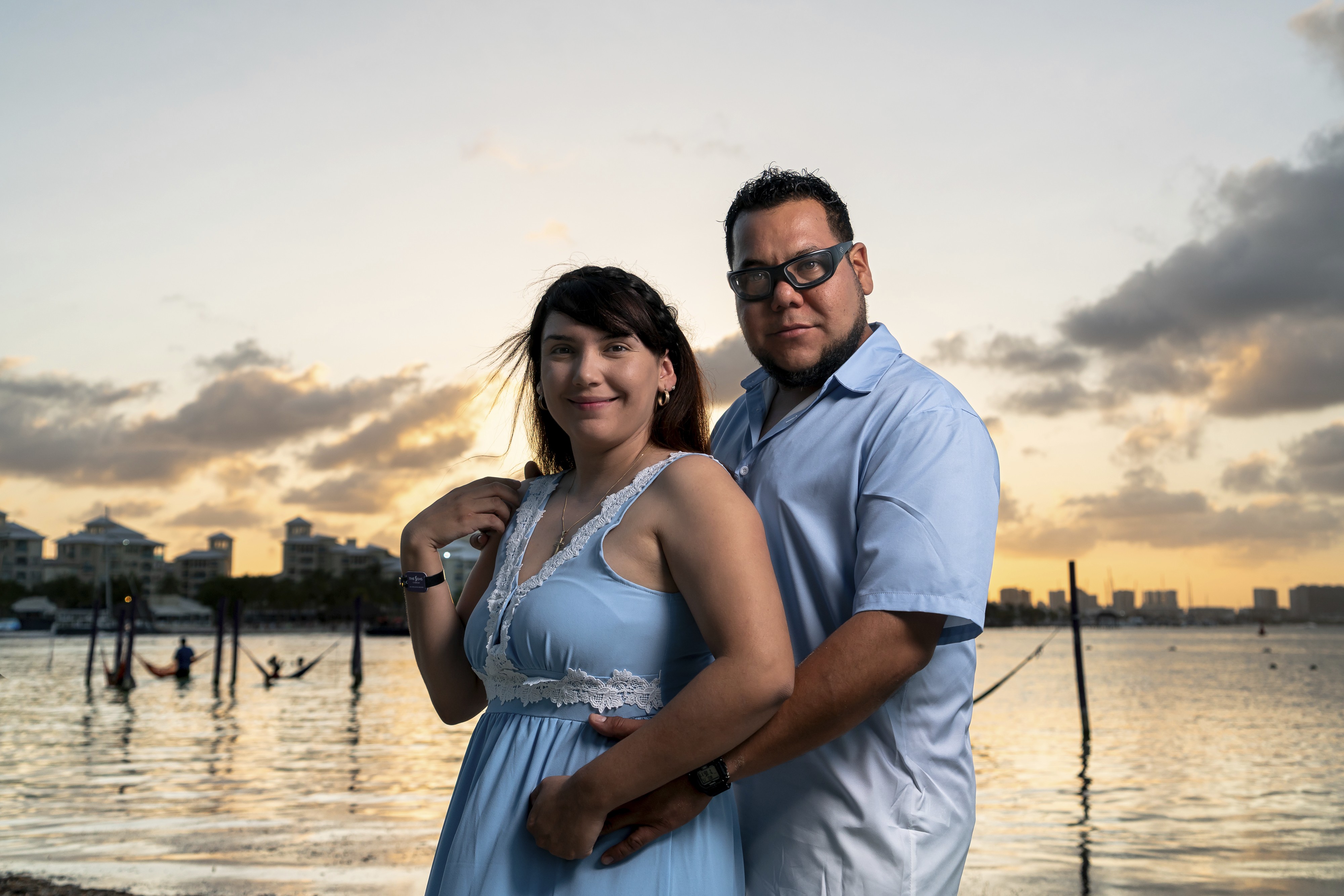 https://0201.nccdn.net/1_2/000/000/0af/e2b/luxartifices-riviera-maya-beach-family-photos0037.jpg
