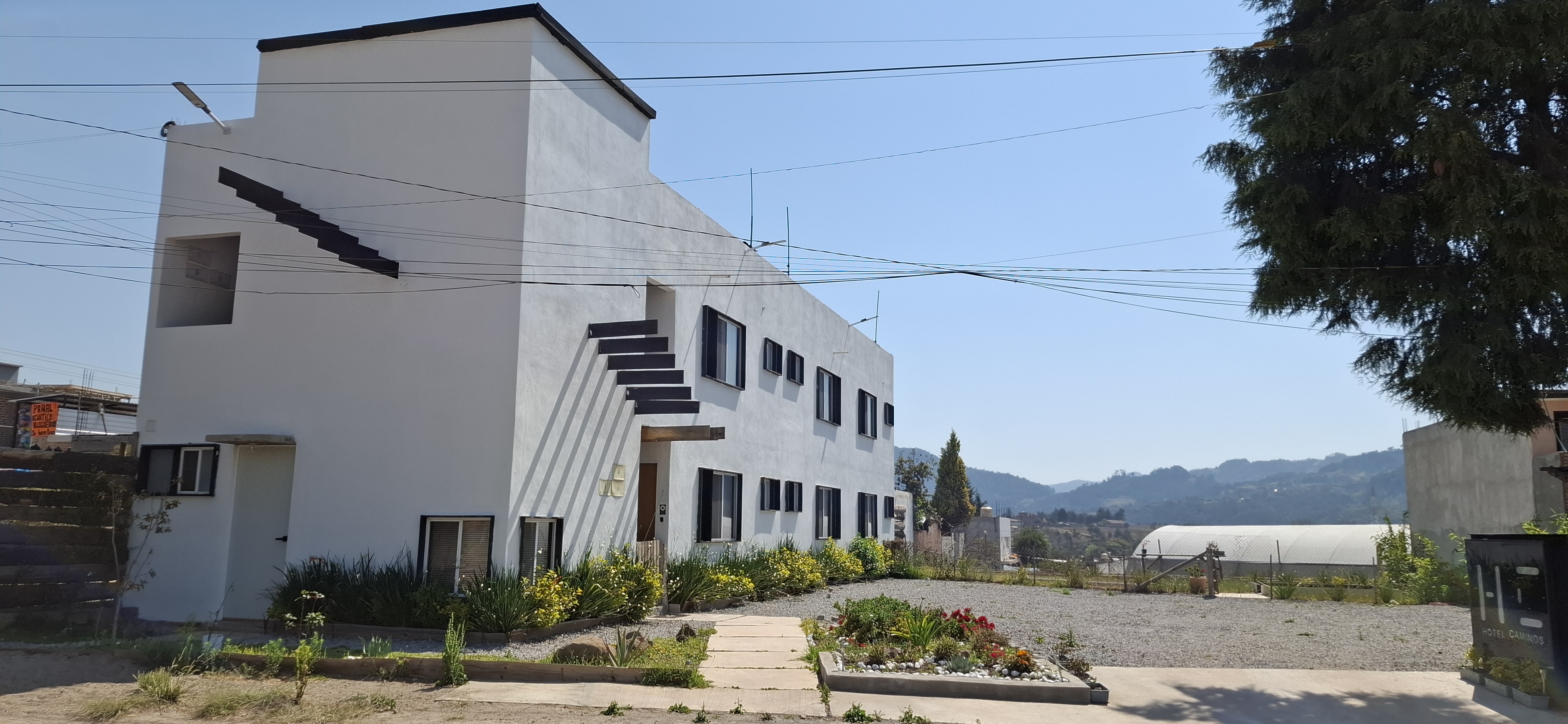https://0201.nccdn.net/1_2/000/000/0af/f4b/hotel-caminos.jpg