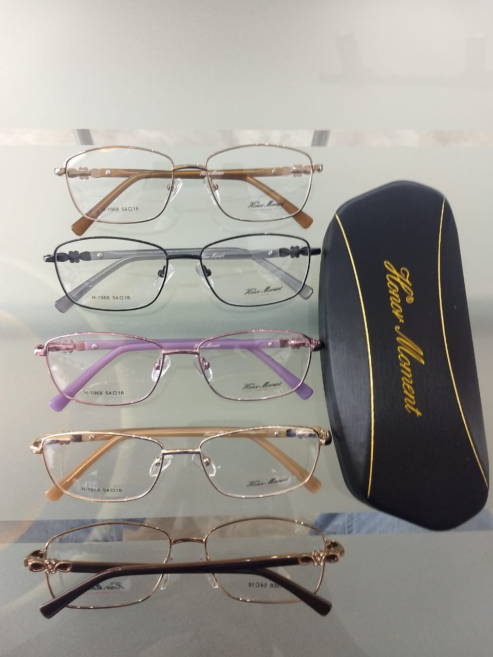 Modelo: H-1968
Colores: Rosa, Dorado, Gris, Cafe y Negro