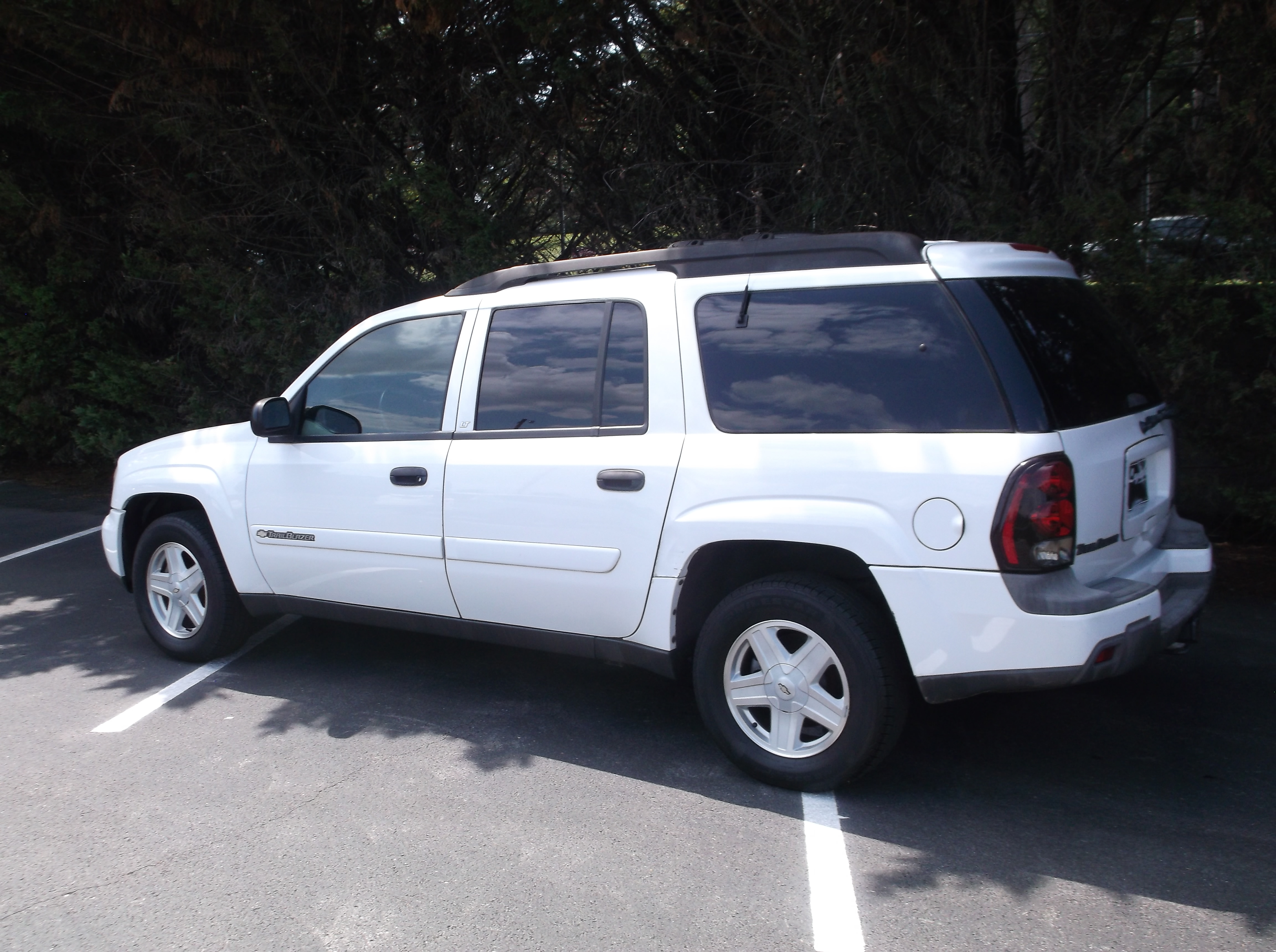 https://0201.nccdn.net/1_2/000/000/0b0/4e8/2003ChevroletTrailblazerEXTWhite_0003-4608x3440.jpg