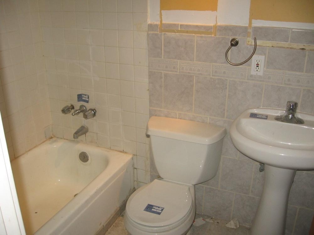 https://0201.nccdn.net/1_2/000/000/0b0/6e2/BathroomBeforeRenovation-1000x750.jpg