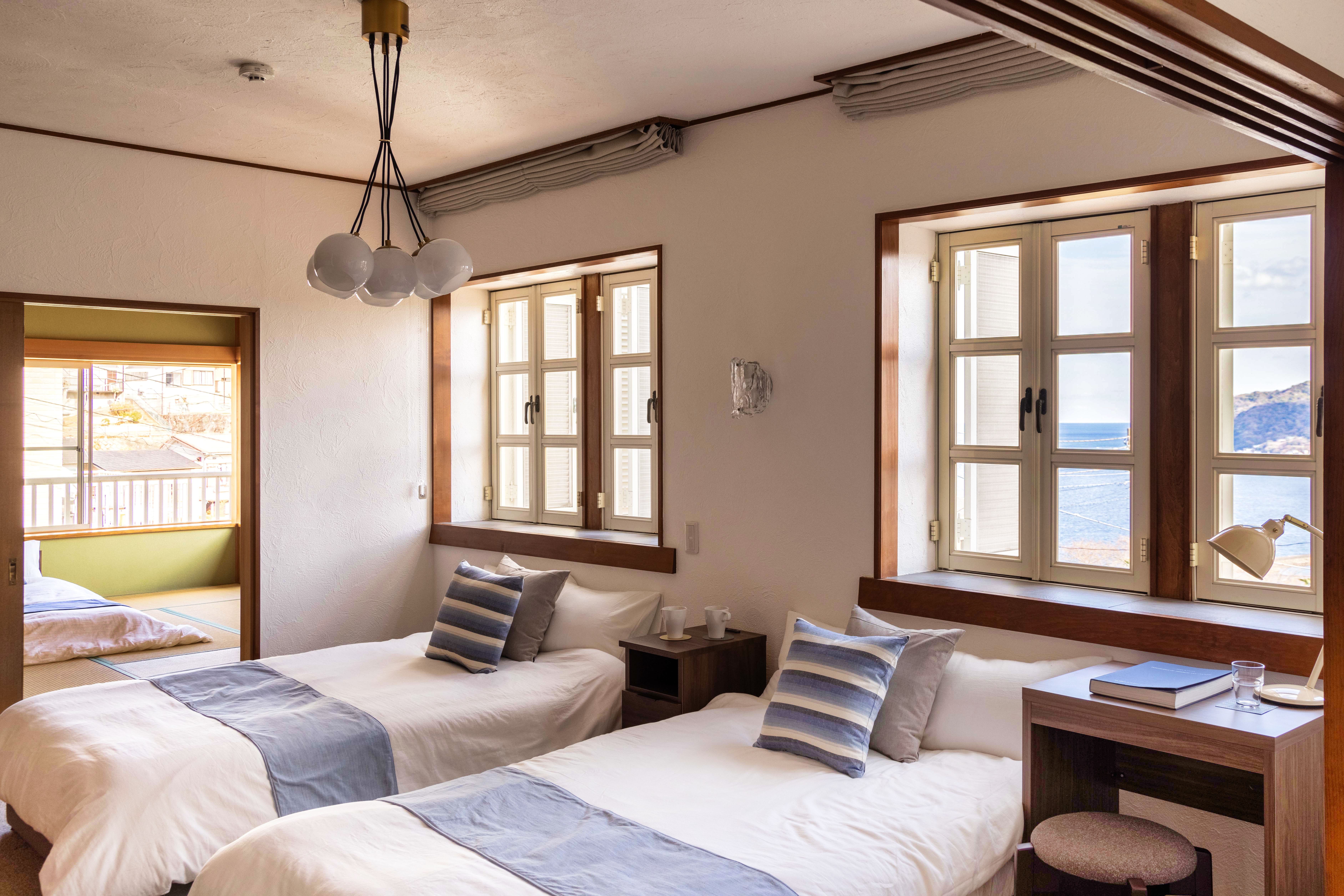 2F Master with Two Double Beds