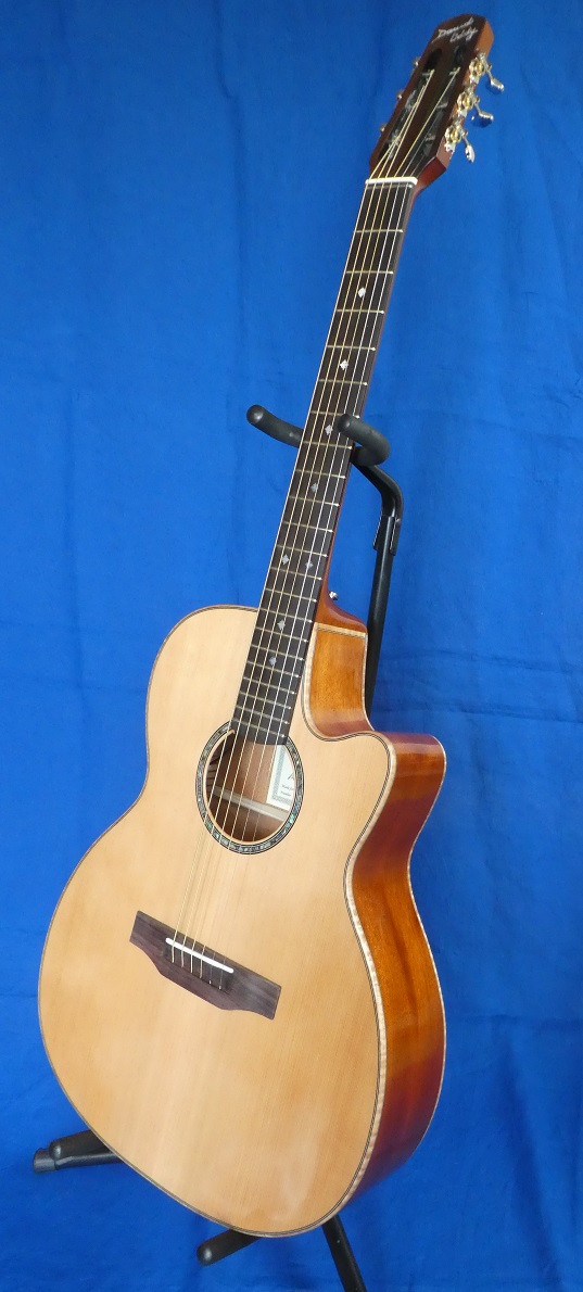 https://0201.nccdn.net/1_2/000/000/0b1/4c6/om-mahogany-cutaway.jpg