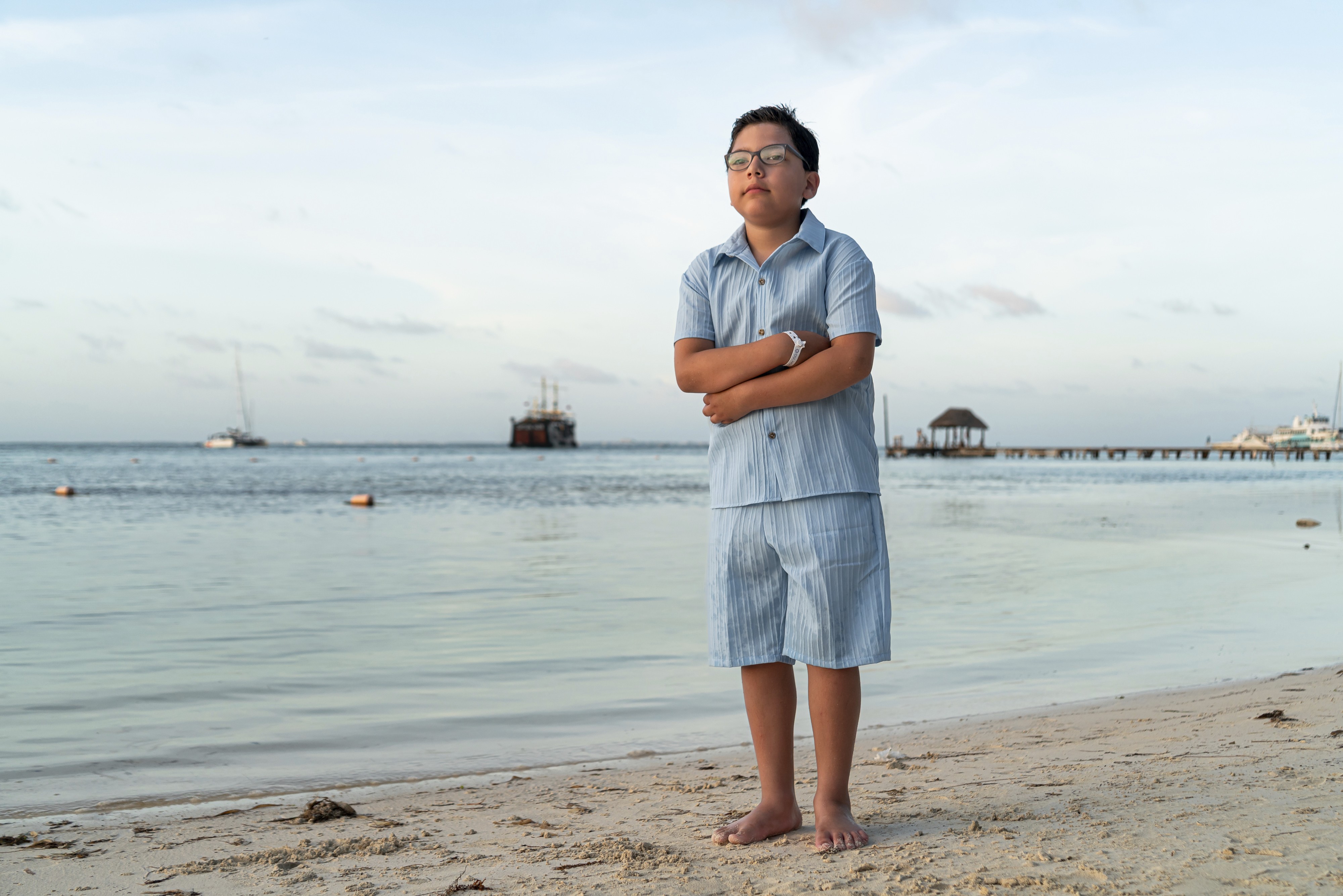 https://0201.nccdn.net/1_2/000/000/0b2/108/luxartifices-riviera-maya-beach-family-photos0032.jpg