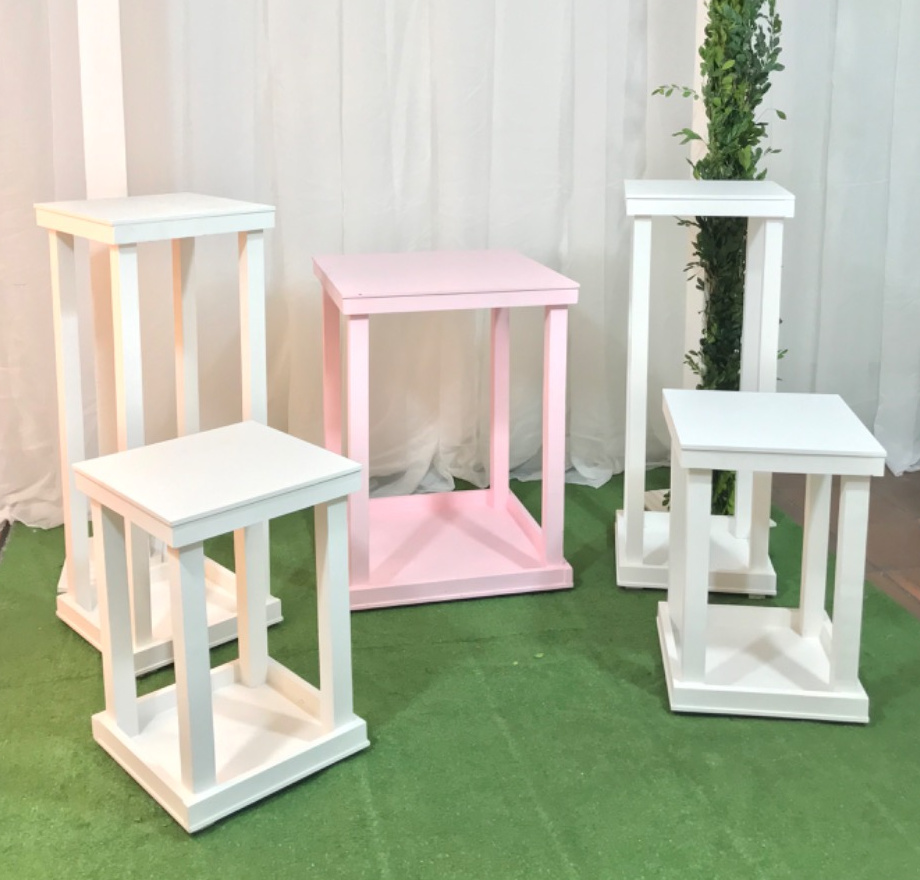 kit 5 Auxiliar Tipo Farol Color Rosado y Blanco
Manejamos Variedad de Colores
Principal 80CM Altura. 60x60cm
Mediana 1,02 M Altura .41x41cm
Pequeña 58 CM Altura.41x41cm
$ 200.000