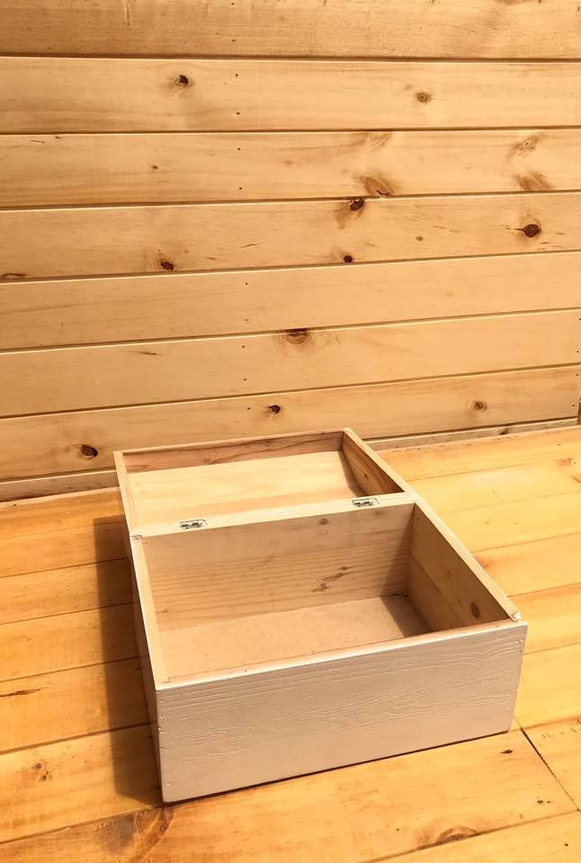 Baúl  lluvia de Sobres
Medidas: 29cm Ancho 
20cm Profundidad 
Alquiler $ 25.000