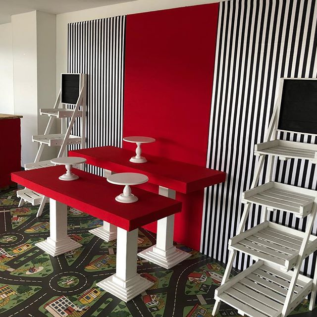 Altura 2.20m X 1.04m
blanco&RayasNegras $ 60.000
Rojo $ 80.000
Precio unitario por modulo
Imagen referencial de 3 módulos
(SE ADAPTA AL COLOR QUE GUSTE)