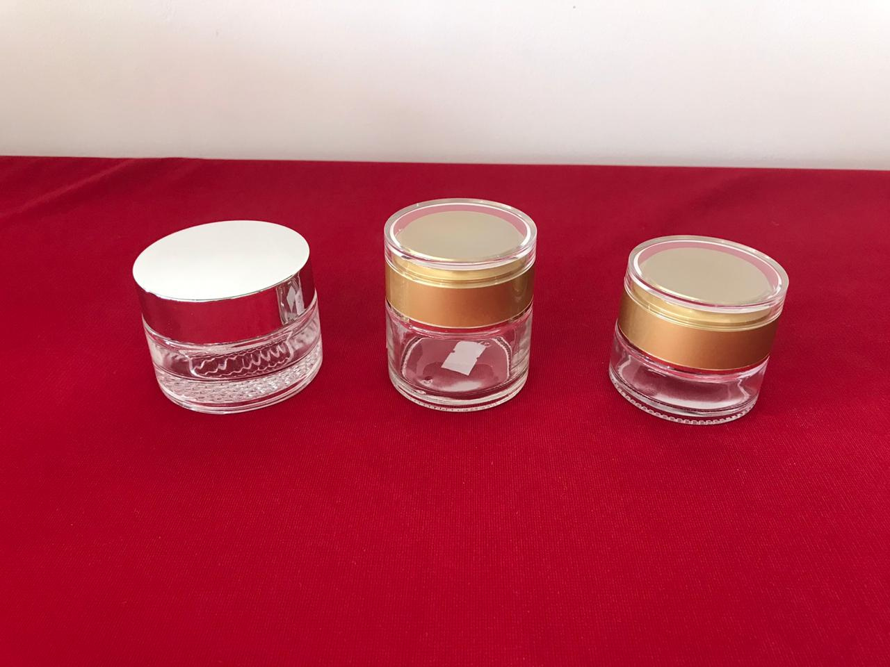 POMADERA DE VIDRIO DORADA 30 Y 60 ML.