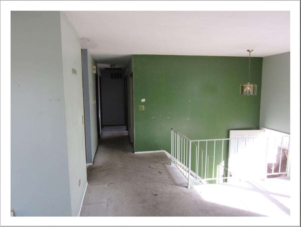 https://0201.nccdn.net/1_2/000/000/0b3/a44/HallwayAndStaircaseBeforeRenovation-1000x756.jpg