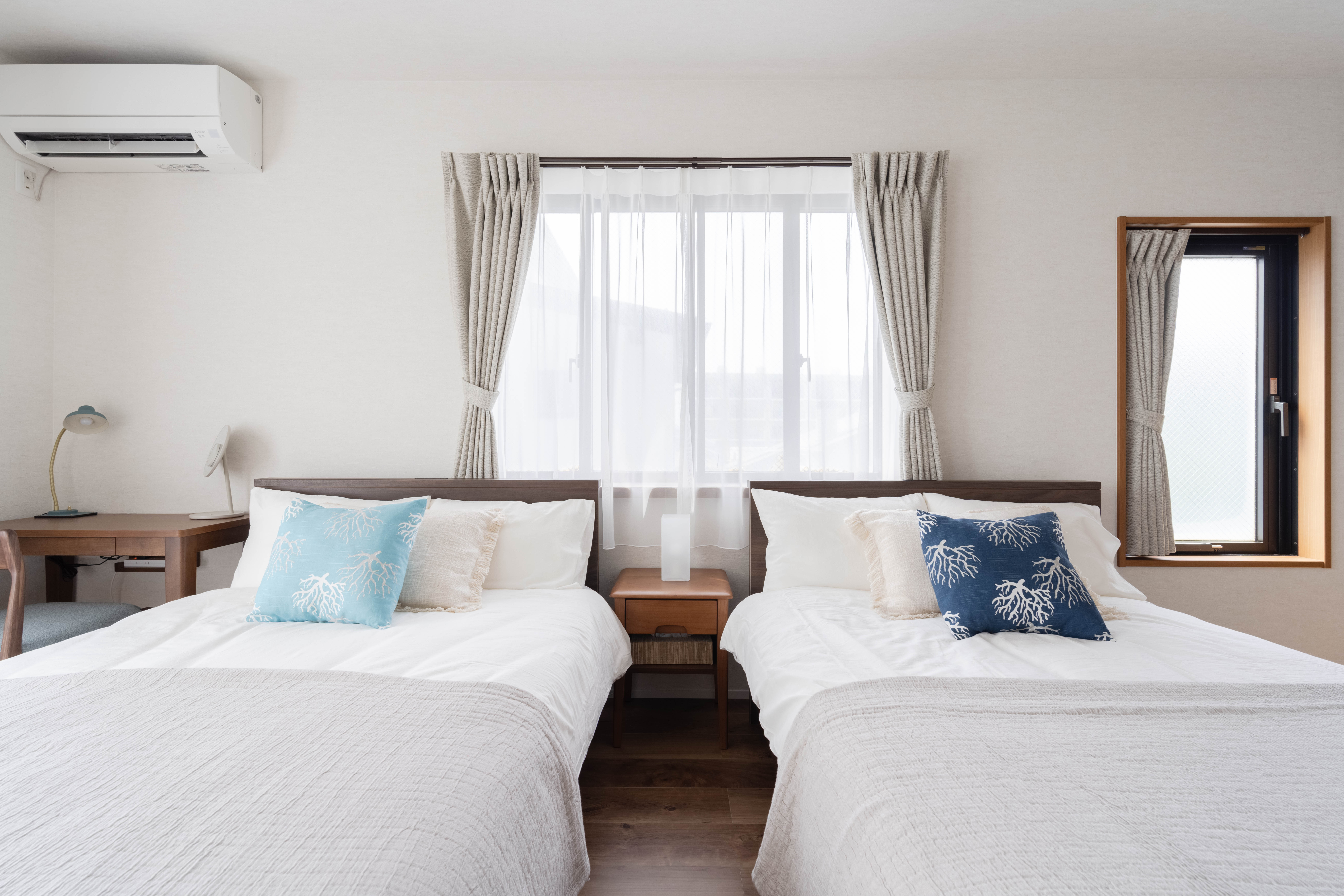 3F bedroom with desk, AC, view