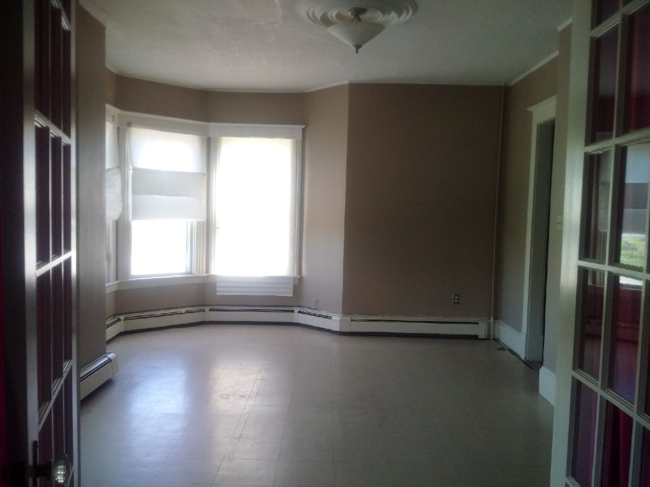 421 Douglas #3 Living Room