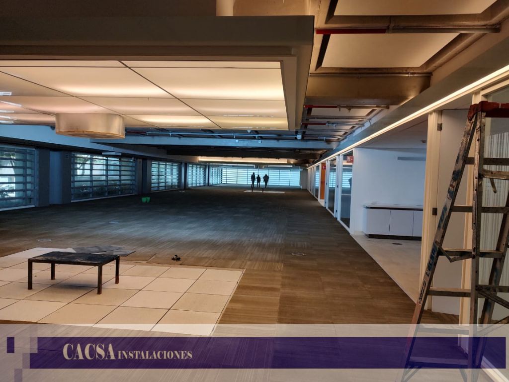 Instalación de alumbrado en Corporativo Dos Patios, Polanco.