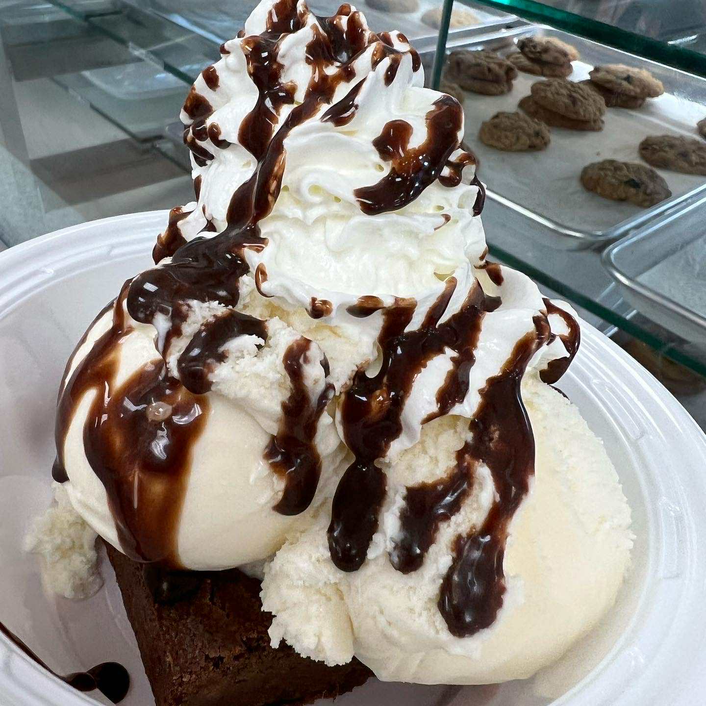 https://0201.nccdn.net/1_2/000/000/0b4/144/brownie-sundae.jpg