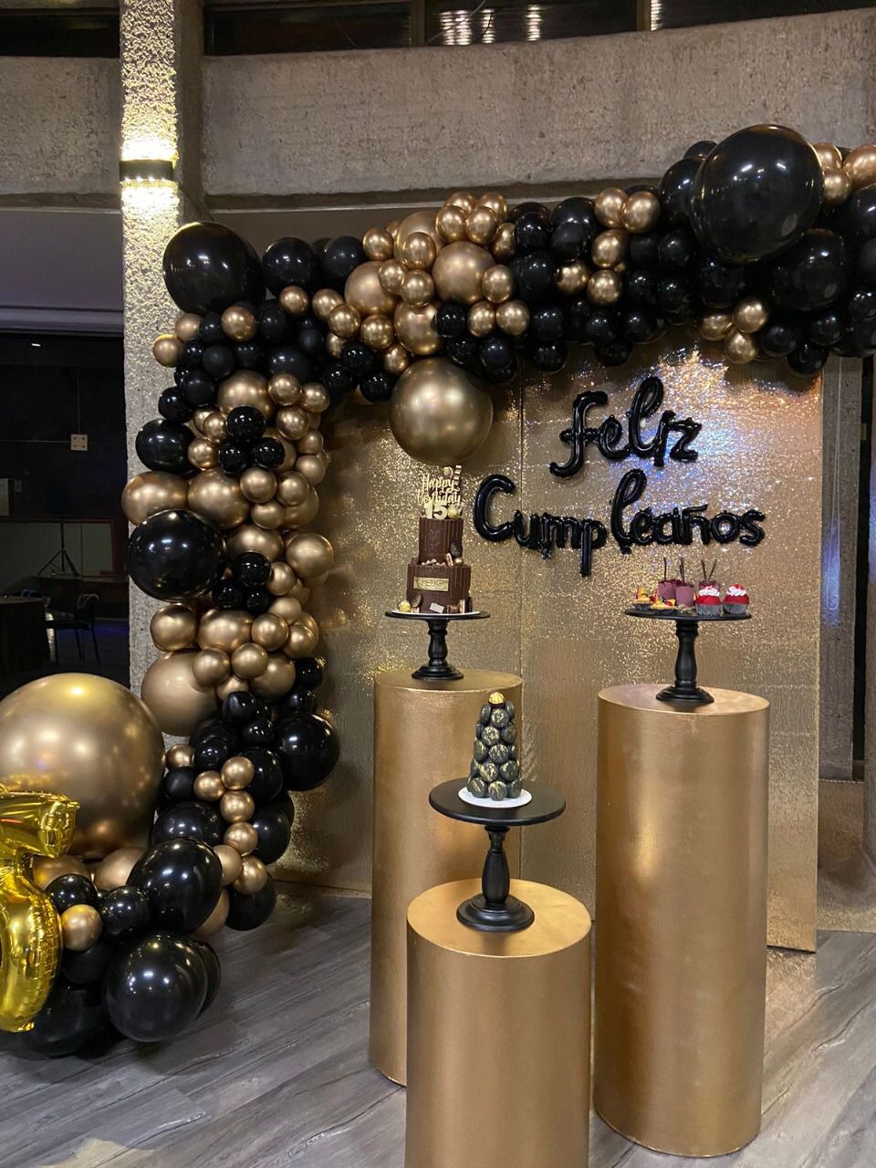 Altura 2.20m x 1.04m
Tapizado Dorado
$80.000
Precio unitario por modulo
Imagen referencial 2
Mensaje Personalizado $70.000