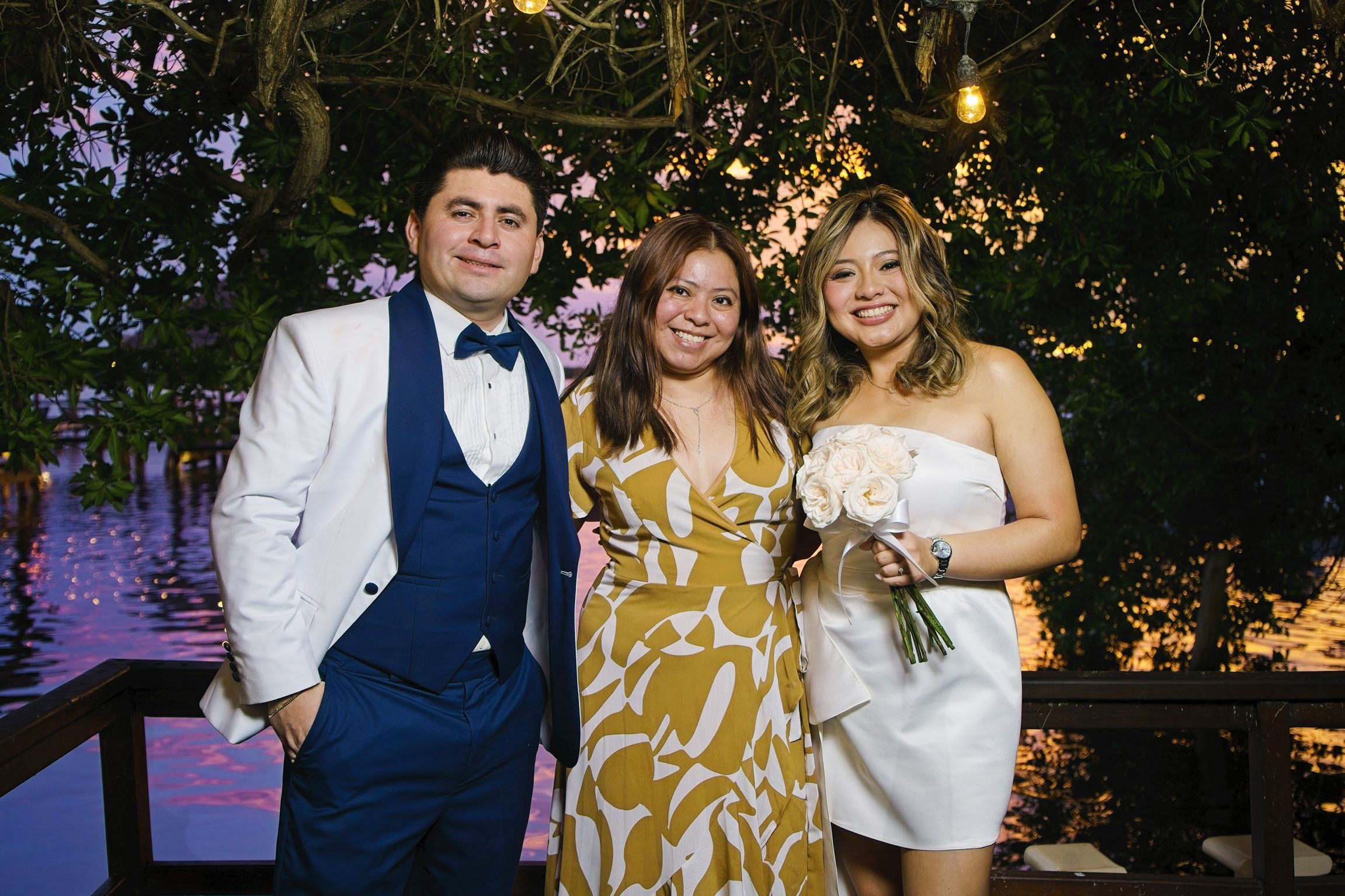 https://0201.nccdn.net/1_2/000/000/0b4/741/luxartifices-wedding-navios-cancun-bride-and-groom-sunset046.jpg