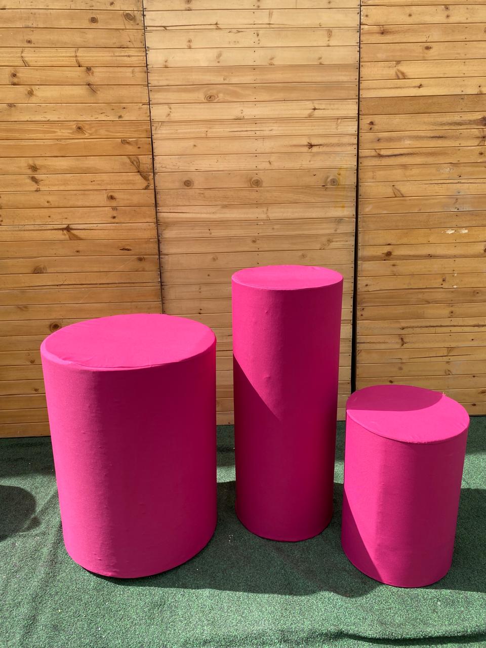 Mesas Cilindricas
FORRADO EN TELA DEL COLOR
Medidas:
Principal 60, 5D X 80CM Altur
Pequeña 40, 5D X 58 CM Altura.
$ 50.000