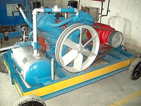 COMPRESOR DE PISTÒN Marca AMERICAN
Origen USA, Doble cabeza, Capacidad 25hp, Cuenta con carro hechizo
(Bodega Toluca)