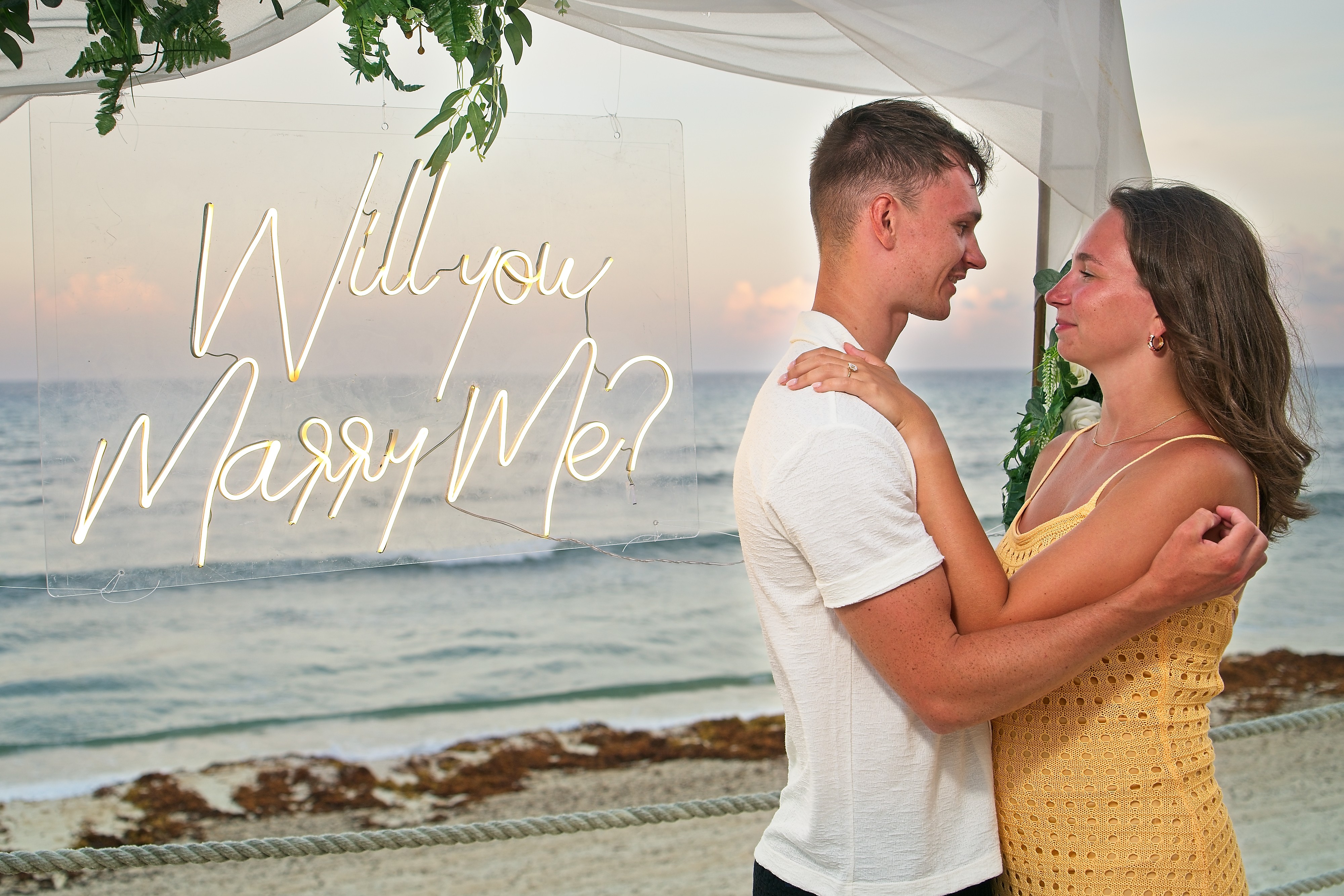 https://0201.nccdn.net/1_2/000/000/0b5/5d6/engagement-moment-captured-%E2%80%93-proposal-photos47.jpg