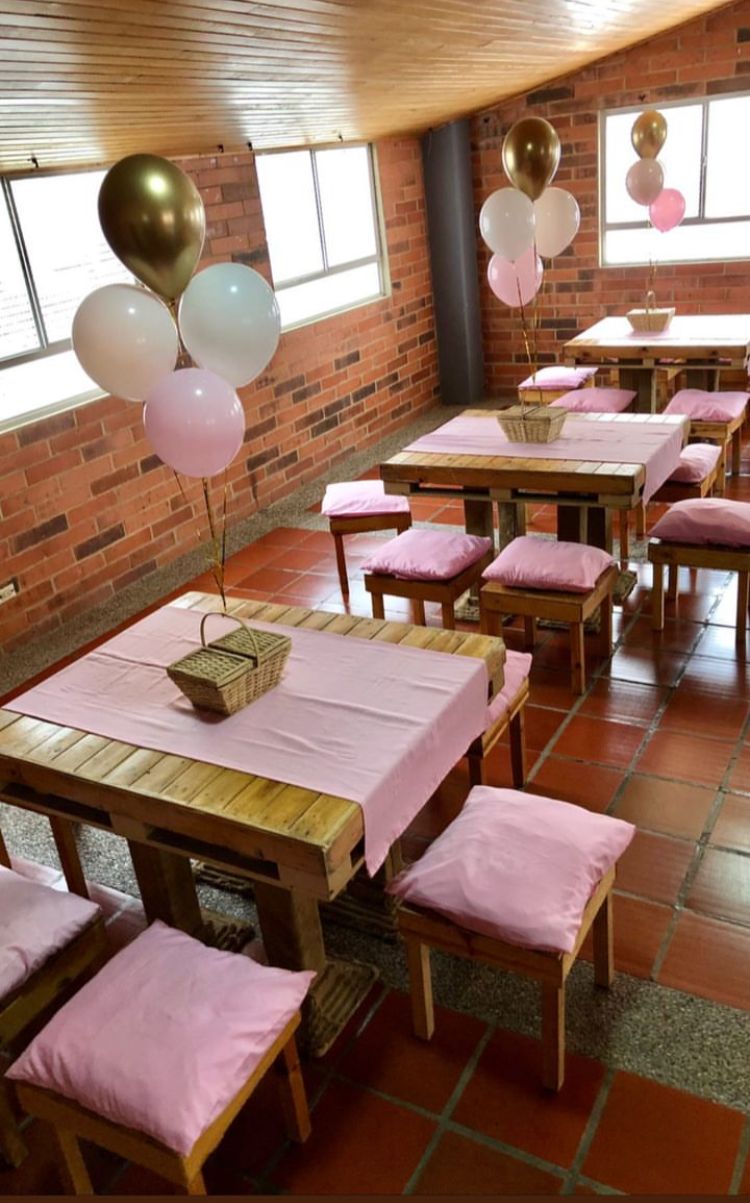 Picnic Alta + 8 Bancas + 8 Cojines
1 Camino de Mesa
1m x 1.17cm c/u
Alquiler
$ 140.000