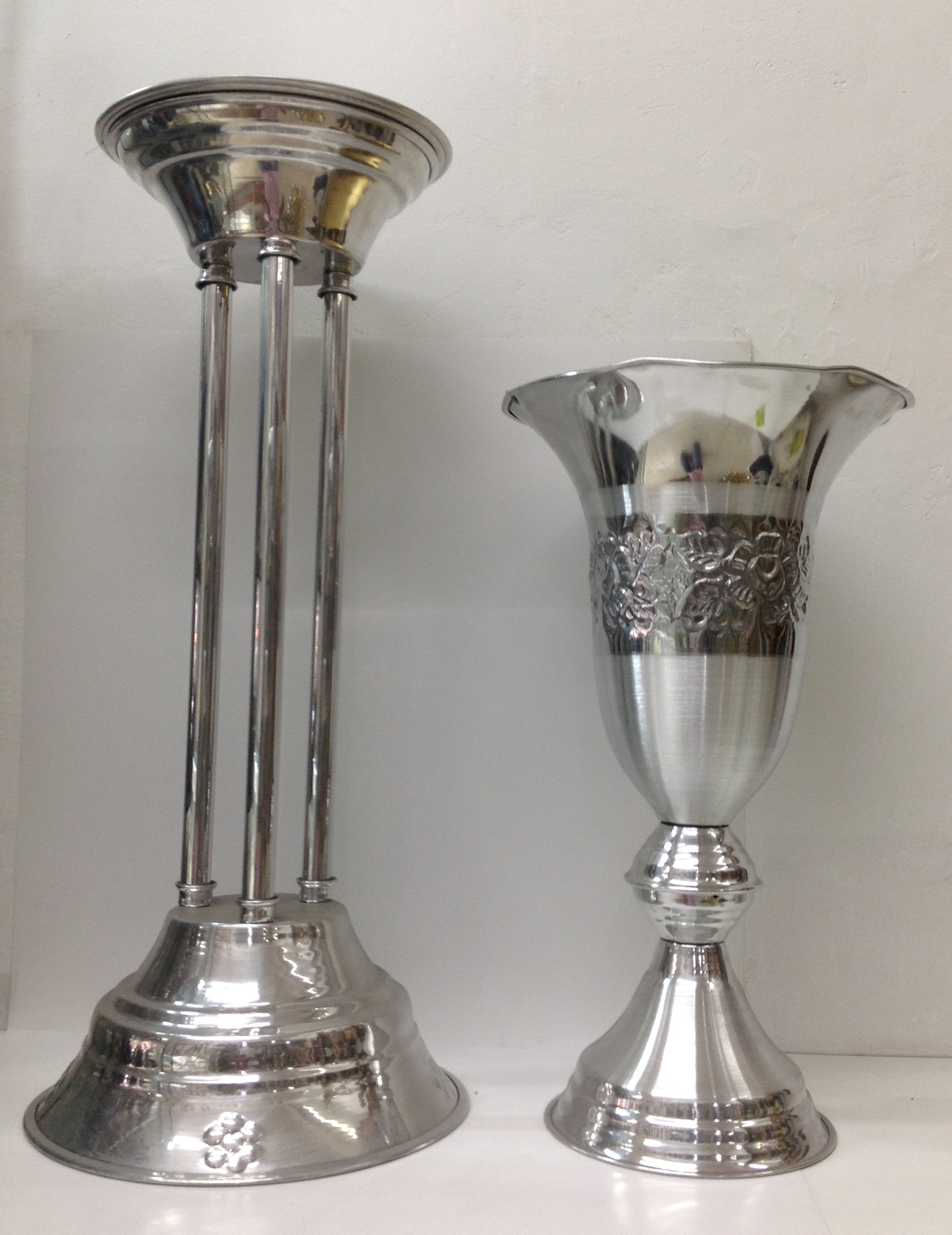 FLORERO DE ALUMINIO 60CM CON BASE