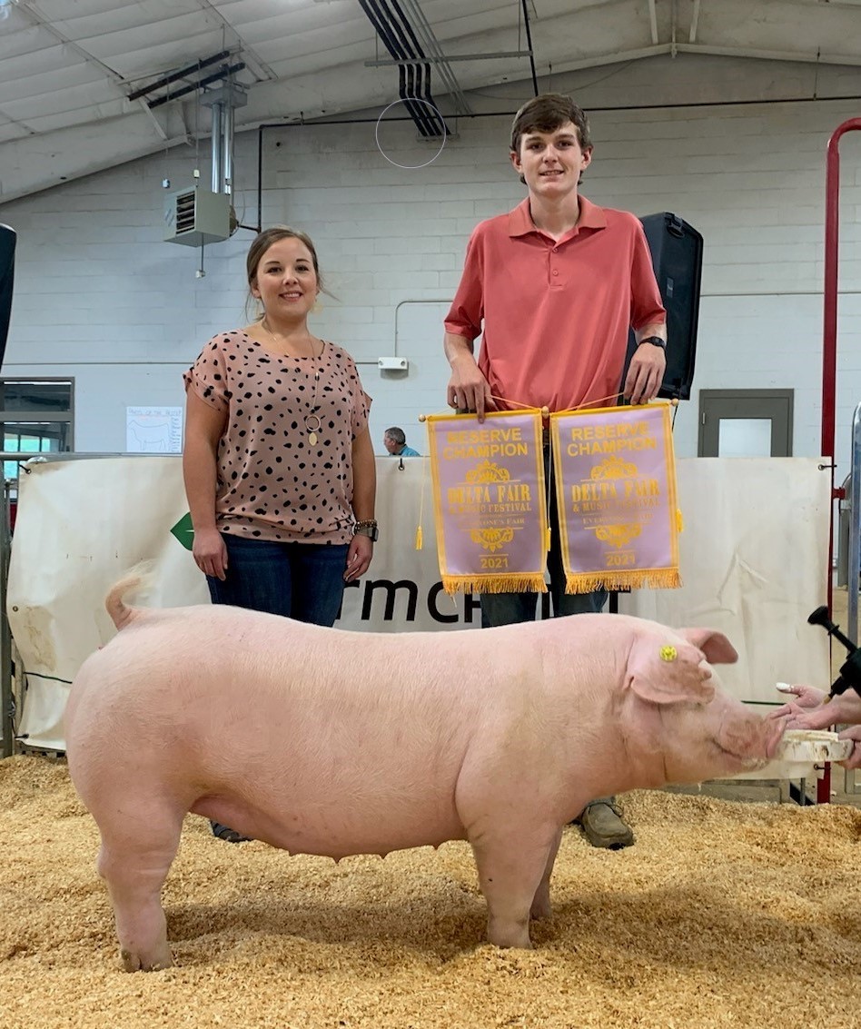 John Dylan Conrad
Showing for Judd Crownover
2021 Delta Fair & Music Festival 
Reserve Champion Chester White Gilt
(Day 1 and 2)