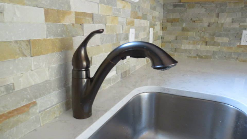 https://0201.nccdn.net/1_2/000/000/0b7/86f/FH--Laundry-with-white-quartz-and-single-handle-faucet--960x540.jpg